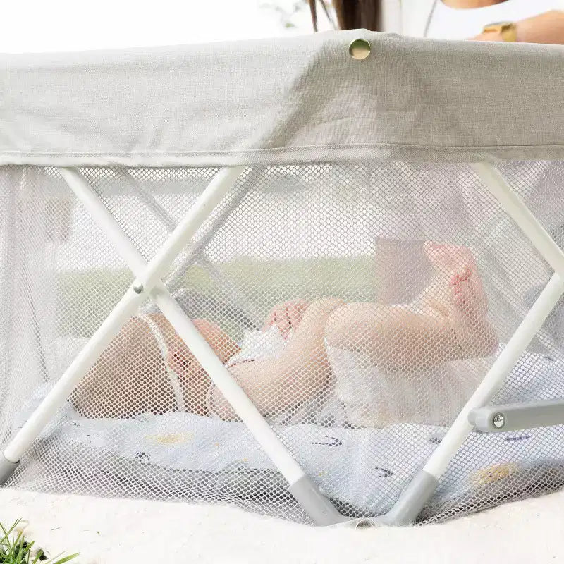 Centre d'activités portable pour bébé : cadre métallique, capacité de 6,8 kg, pliable pour le transport et le rangement