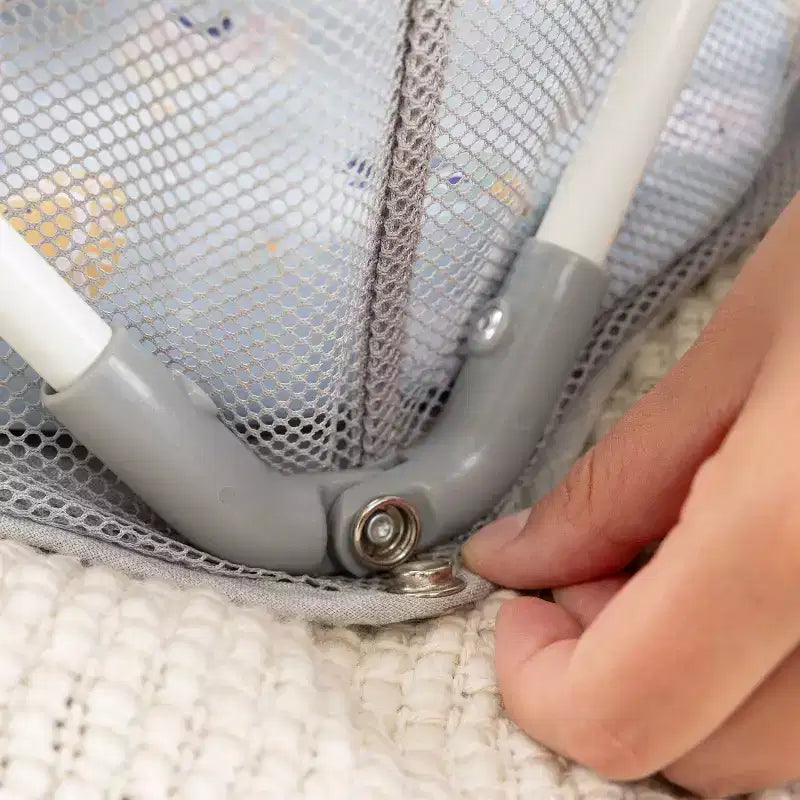 Centre d'activités portable pour bébé : cadre métallique, capacité de 6,8 kg, pliable pour le transport et le rangement