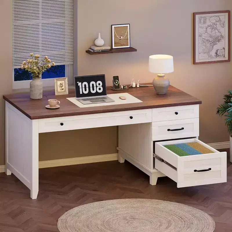 Bureau de direction avec tiroirs et station de charge, bureau d'ordinateur de style rustique de 136 cm avec classeur, poste de travail de bureau à domicile, noyer blanc